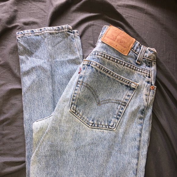 (SOLD) Vintage Levi 550 jeans - Picture 4 of 8
